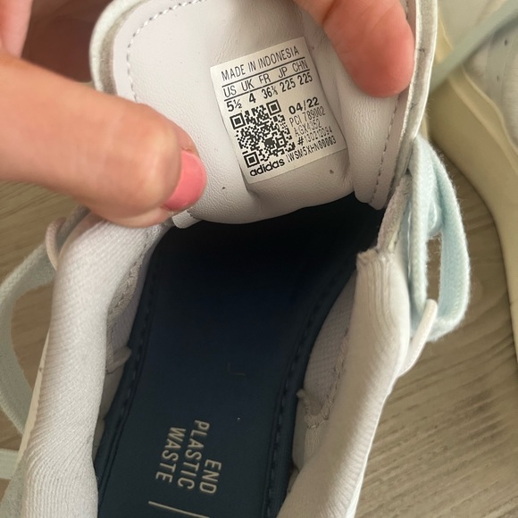 FINAL SALE-ADIDAS ORIGINALS- Superstar Bonega Sneakers- Size 5.5 - Picture 6 of 10